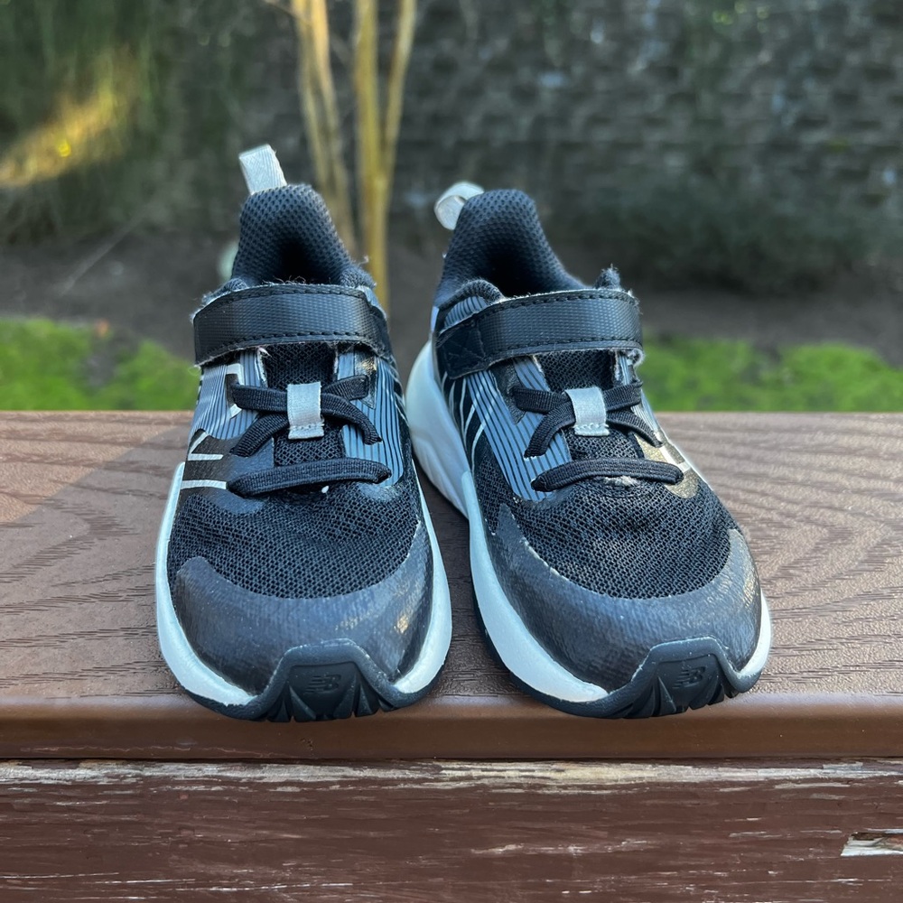 New Balance Kids' Rave Run V2 Hook & Loop Running Shoe